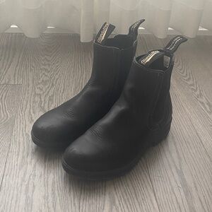 Blundstone Black Leather Chelsea Boots with Branded Pull Tabs